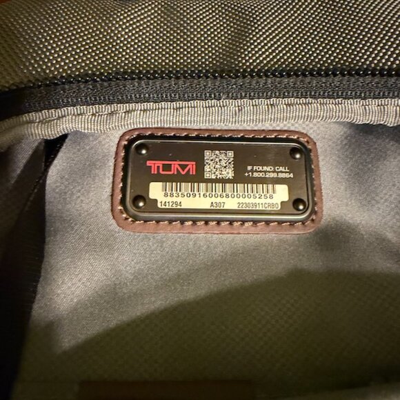 Tumi sling bag - Picture 3 of 5